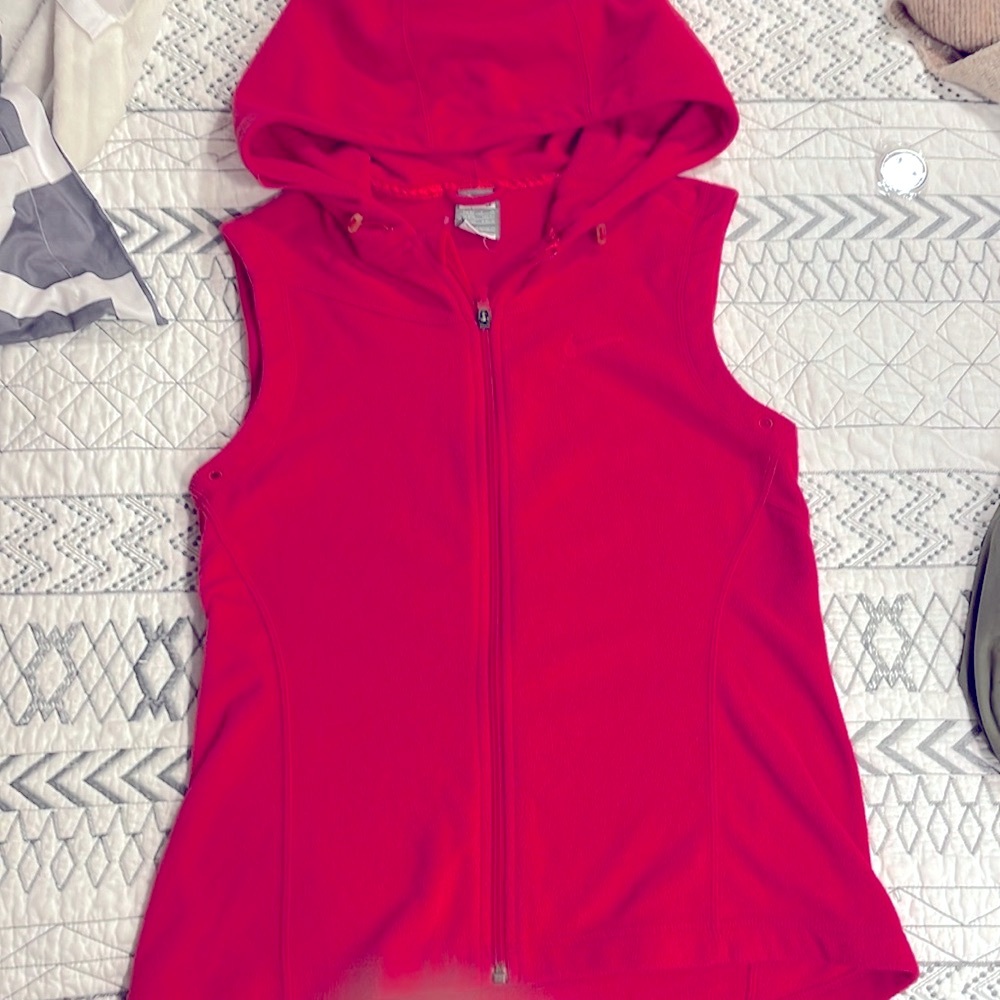 Nike Fit Therma hot pink vest